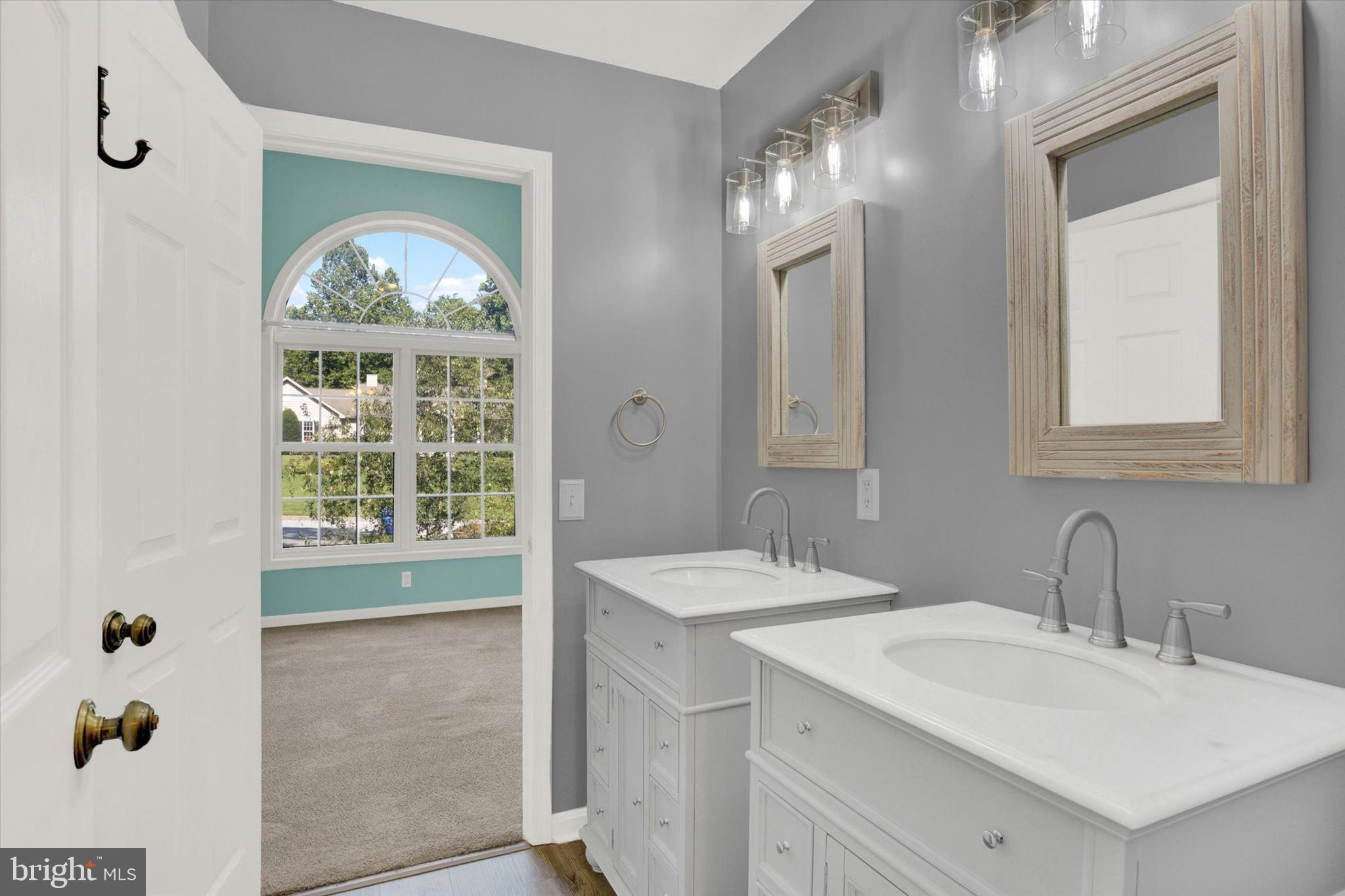 657 Woodburne Road Lewisberry, PA 17339 - Photo 28 of 39 Full Bathroom