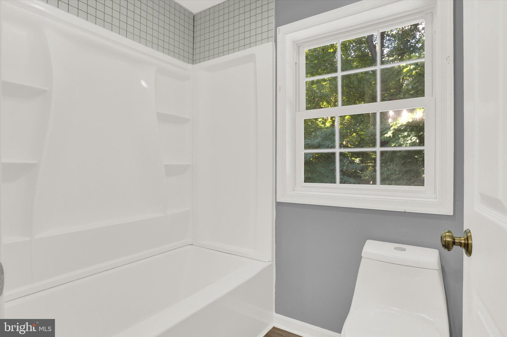 657 Woodburne Road Lewisberry, PA 17339 - Photo 29 of 39 Full Bathroom