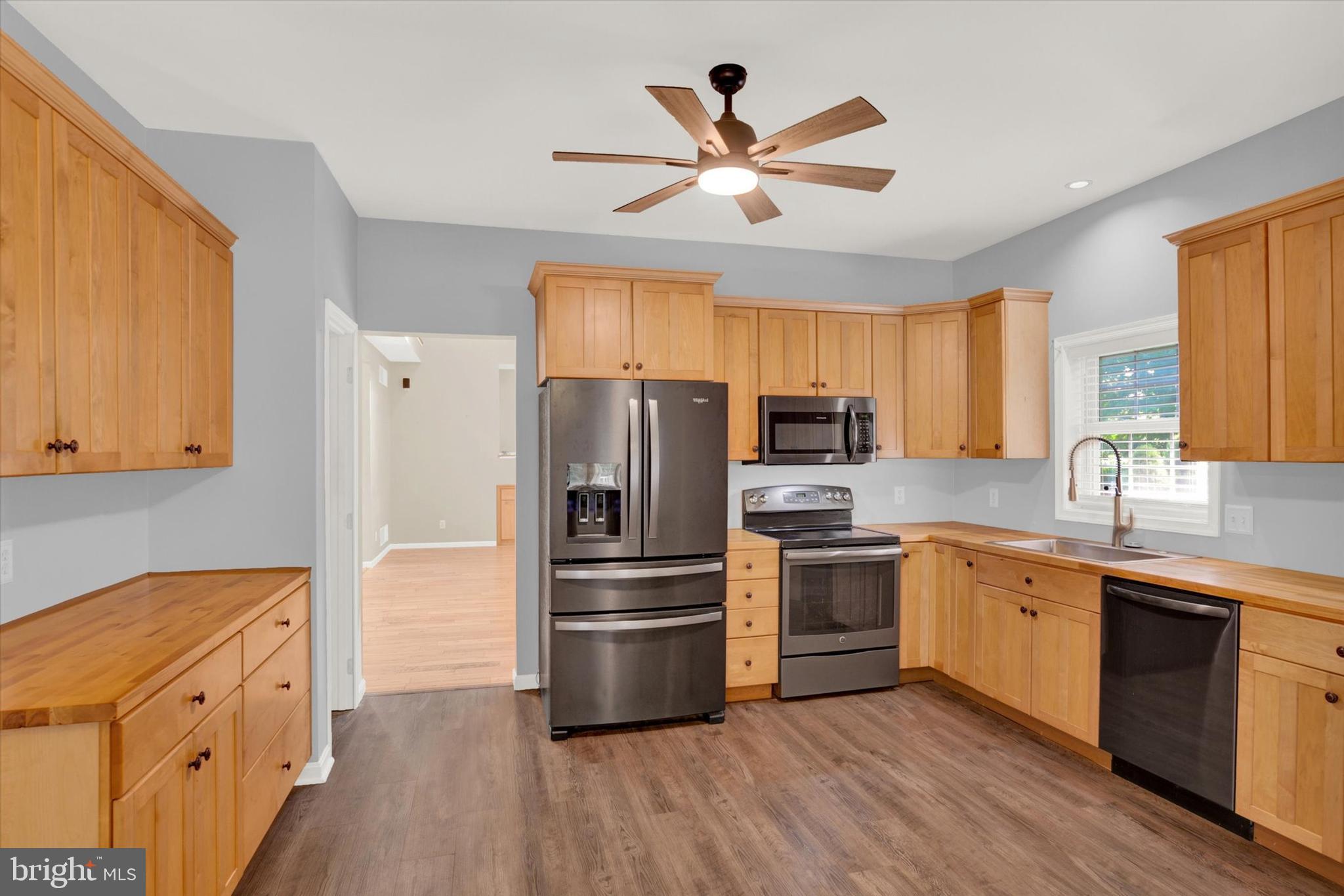 657 Woodburne Road Lewisberry, PA 17339 - Photo 9 of 39 Kitchen