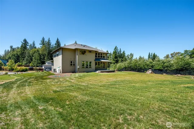 a view of a house with a yard