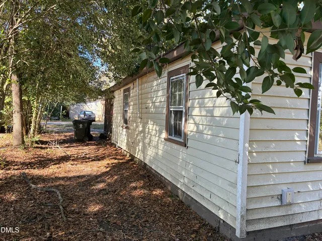 a view of a pathway of the house