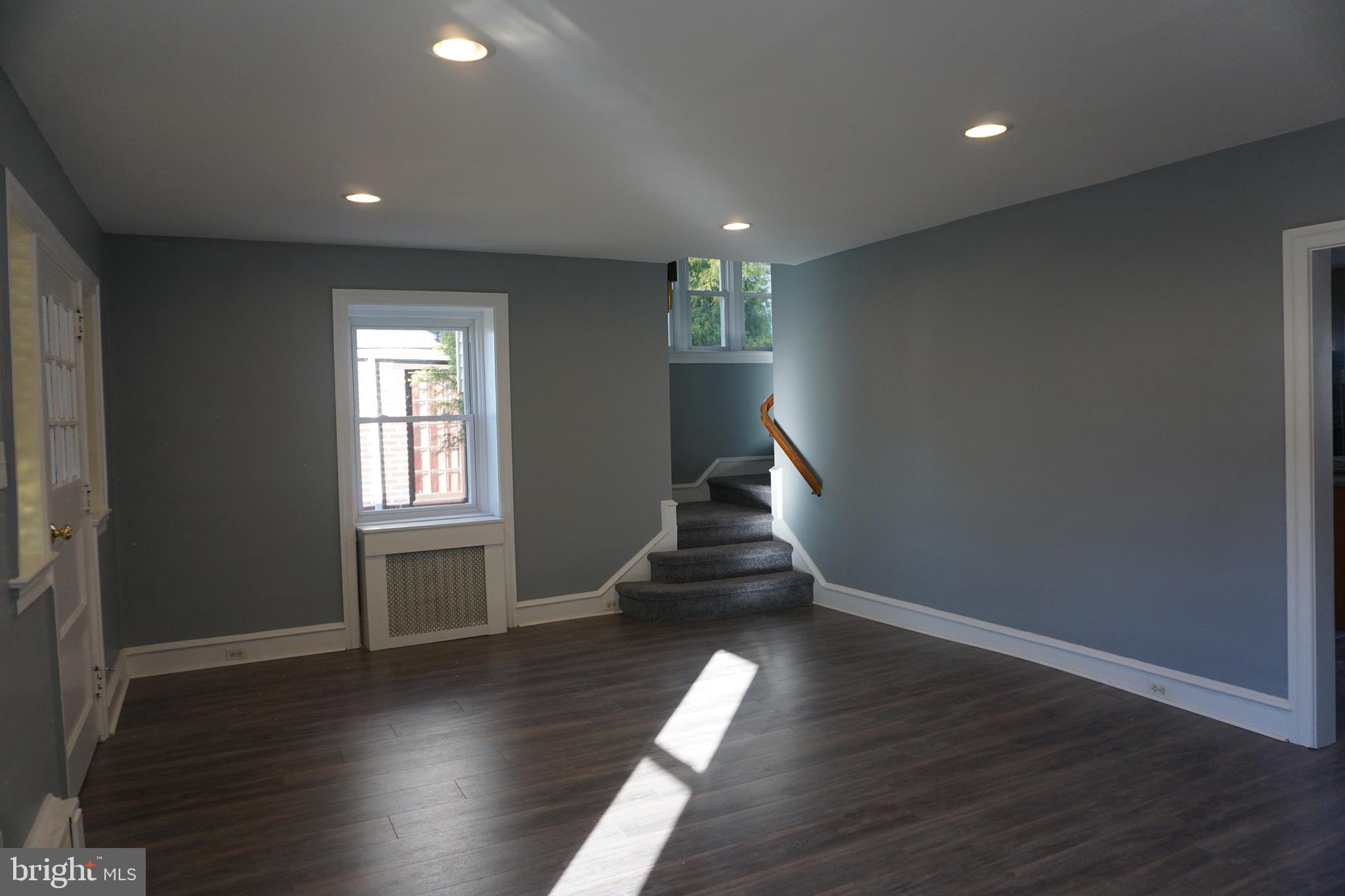 110 Crestview Road Upper Darby, PA 19082 - Photo 6 of 14 Living Room