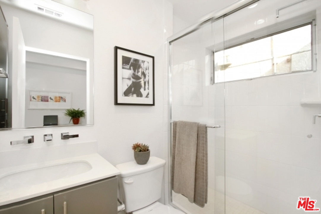 2222 Strata Lane Los Angeles, CA 90041 - Photo 15 of 37