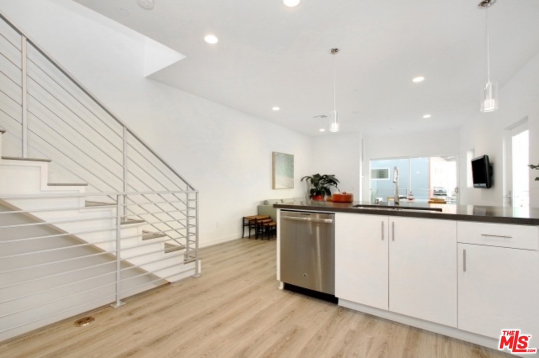 2222 Strata Lane Los Angeles, CA 90041 - Photo 18 of 37