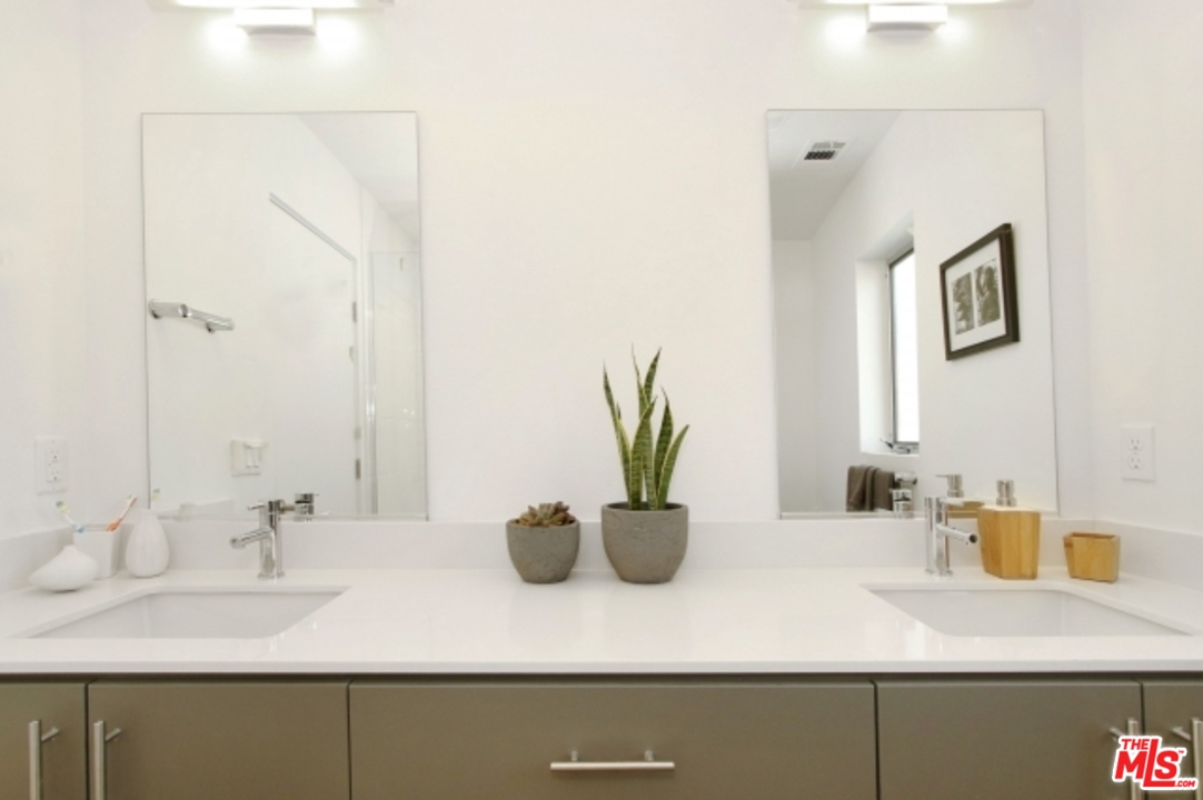 2222 Strata Lane Los Angeles, CA 90041 - Photo 32 of 37