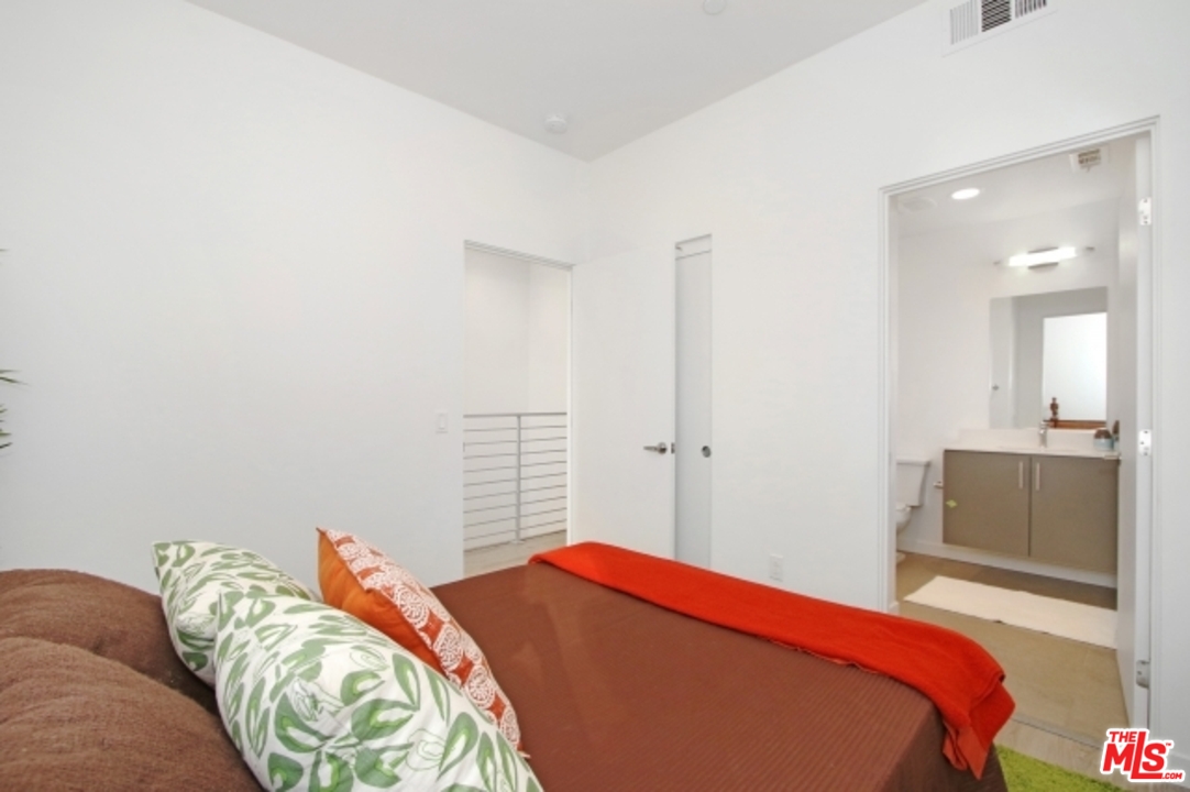 2222 Strata Lane Los Angeles, CA 90041 - Photo 35 of 37