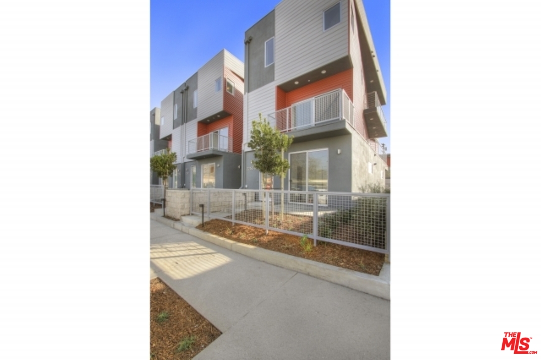 2222 Strata Lane Los Angeles, CA 90041 - Photo 5 of 37