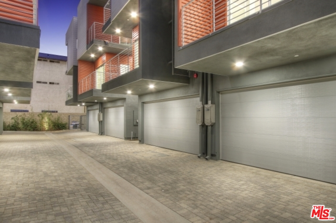 2222 Strata Lane Los Angeles, CA 90041 - Photo 8 of 37