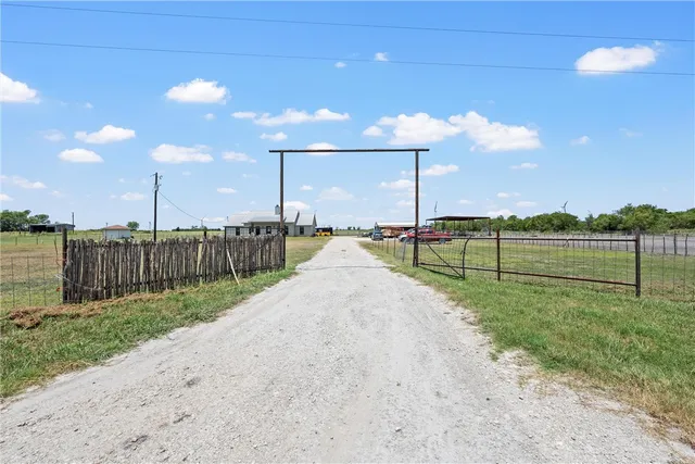 $900,000 | 455 Lcr 318, Mart, TX 76664