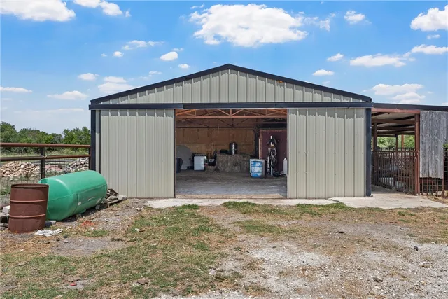$900,000 | 455 Lcr 318, Mart, TX 76664