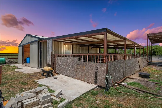 $900,000 | 455 Lcr 318, Mart, TX 76664