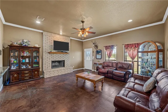 $900,000 | 455 Lcr 318, Mart, TX 76664