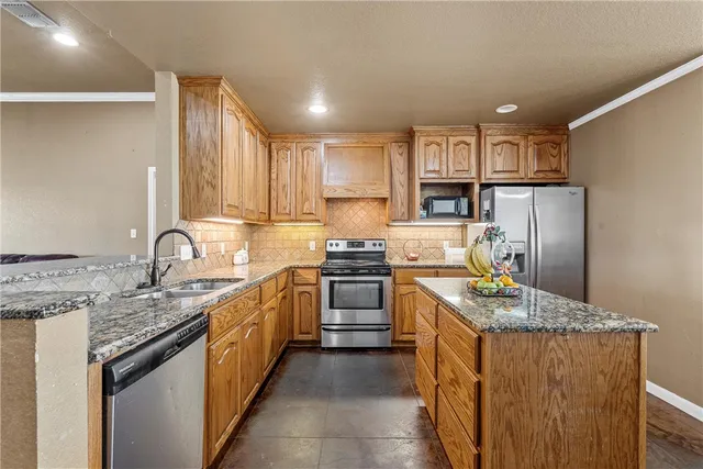 $900,000 | 455 Lcr 318, Mart, TX 76664