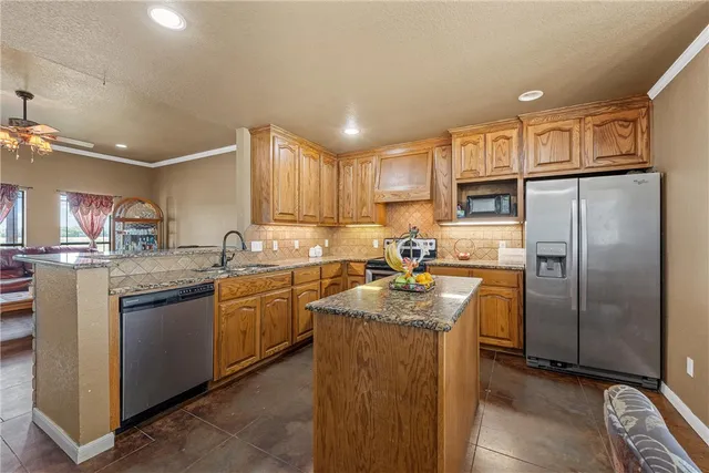 $900,000 | 455 Lcr 318, Mart, TX 76664