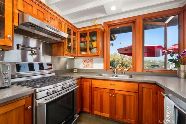 $3,250,000 | 1687 Temple Hills Drive, Laguna Beach, CA 92651