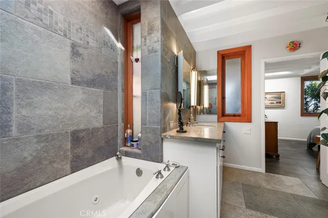 $3,250,000 | 1687 Temple Hills Drive, Laguna Beach, CA 92651