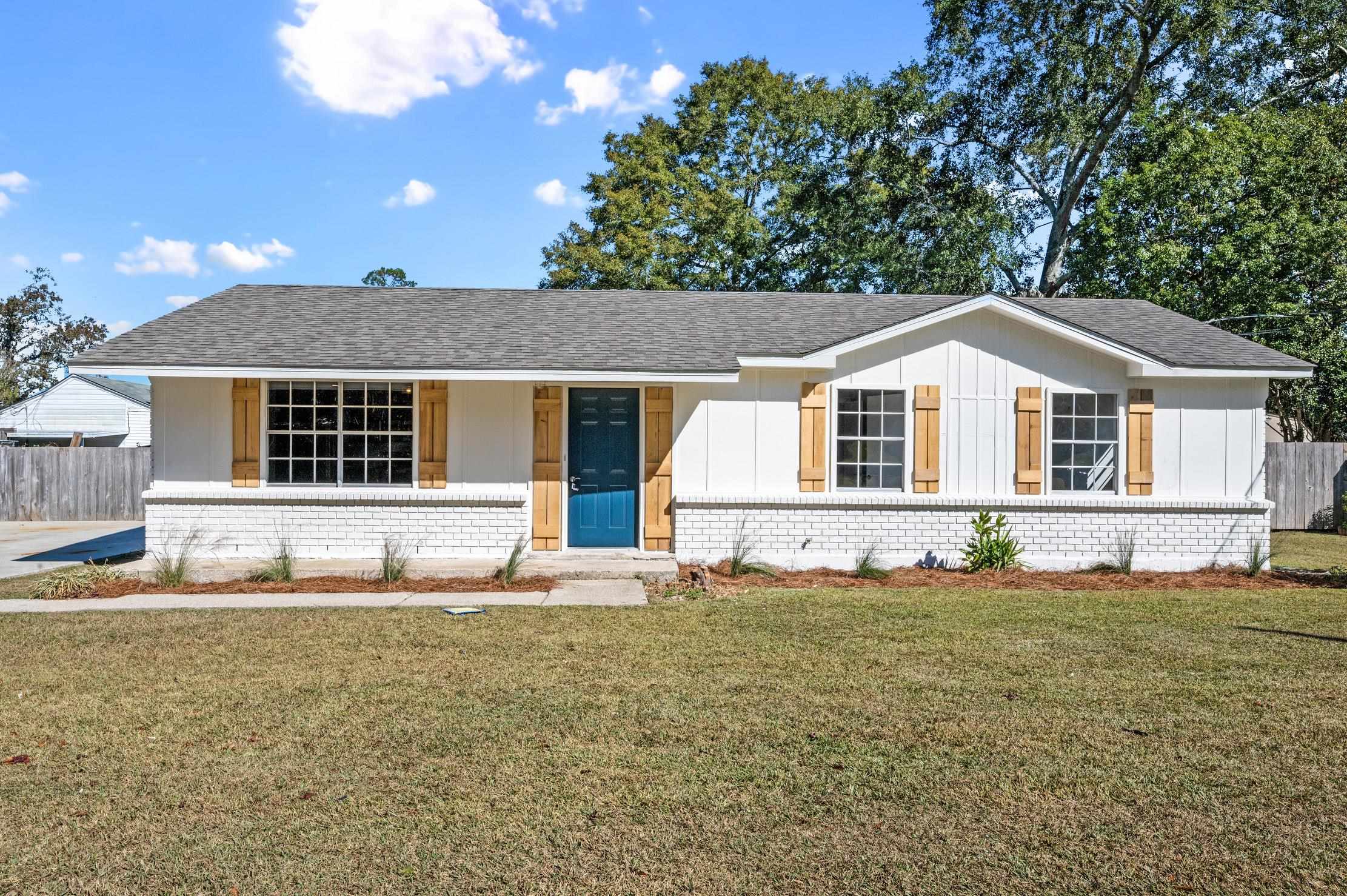 102 West Laurel Street Atmore, AL 36502 - Photo 2 of 24