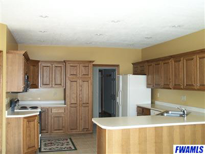 405 Hunters Ridge Auburn, IN 46706 - Photo 4 of 11 Gallery Image 4