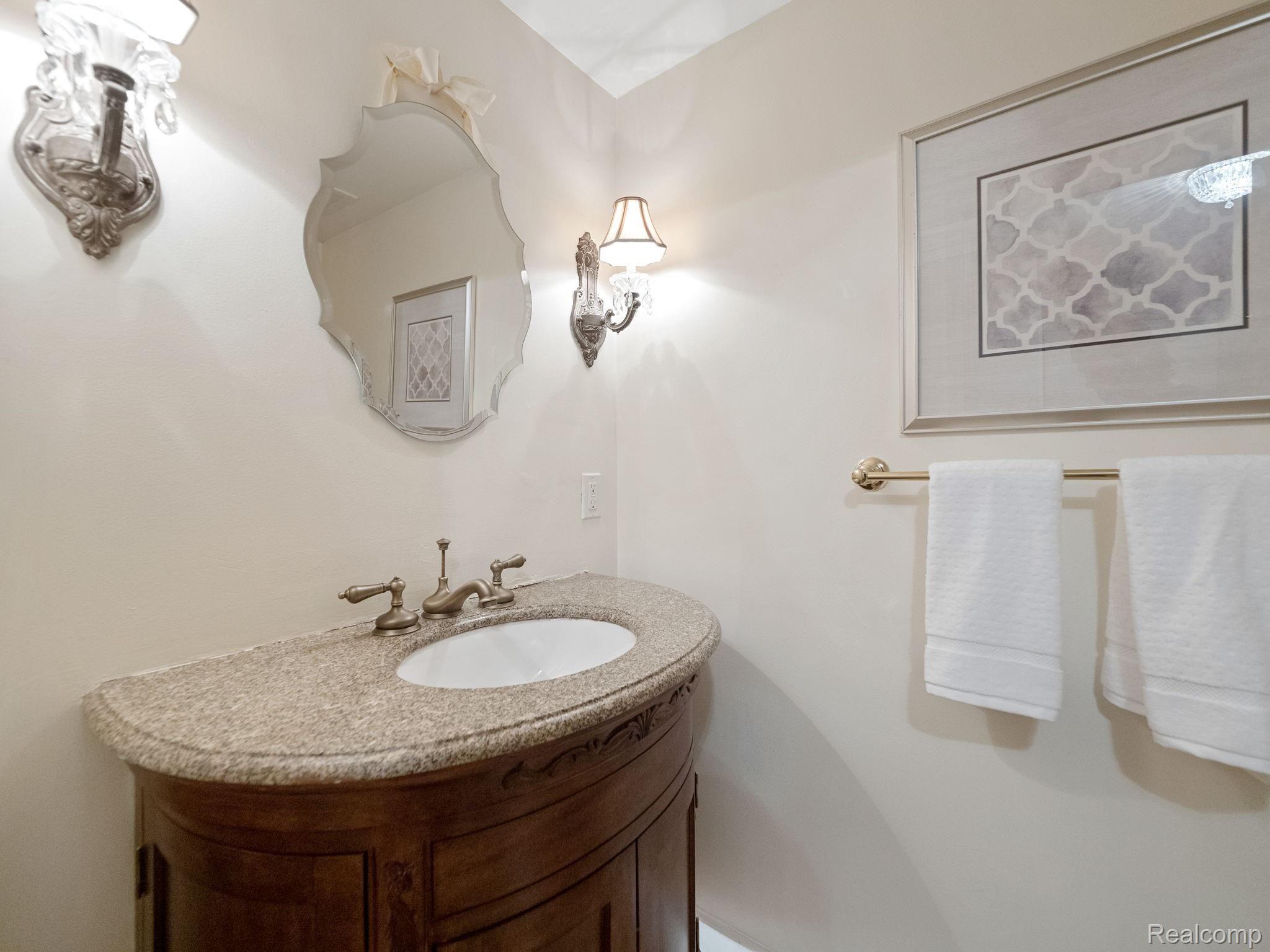 554 Glengarry Road Bloomfield Hills, MI 48301 - Photo 18 of 40 P2900814.jpg