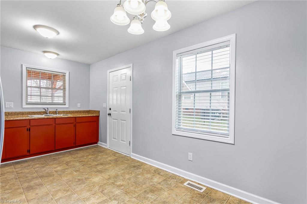 445 Key Street Burlington, NC 27217 - Photo 8 of 26