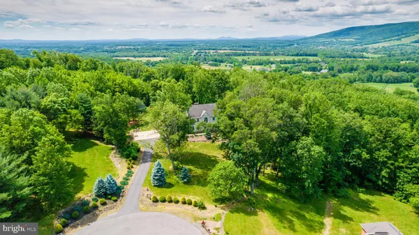 $1,250,000 | 34905 Gidney Court, Round Hill, VA 20141
