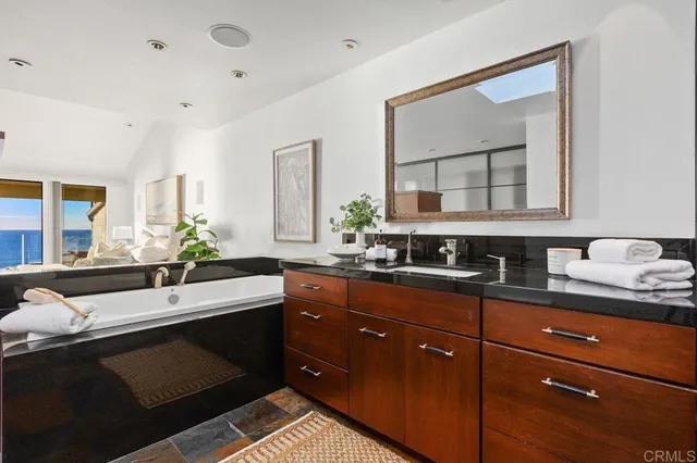 $2,800,000 | 369 West I Street, Encinitas, CA 92024