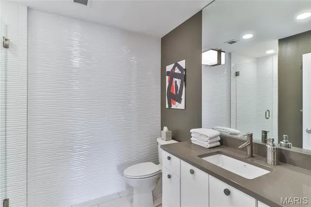 $699,000 | 4909 Laclede Avenue, Unit 1201, St. Louis, MO 63108