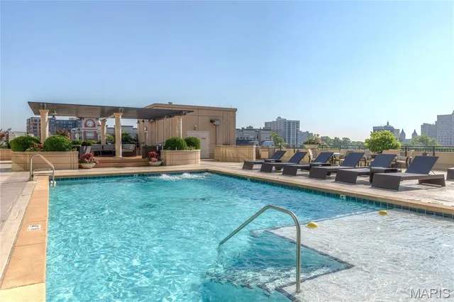 $699,000 | 4909 Laclede Avenue, Unit 1201, St. Louis, MO 63108