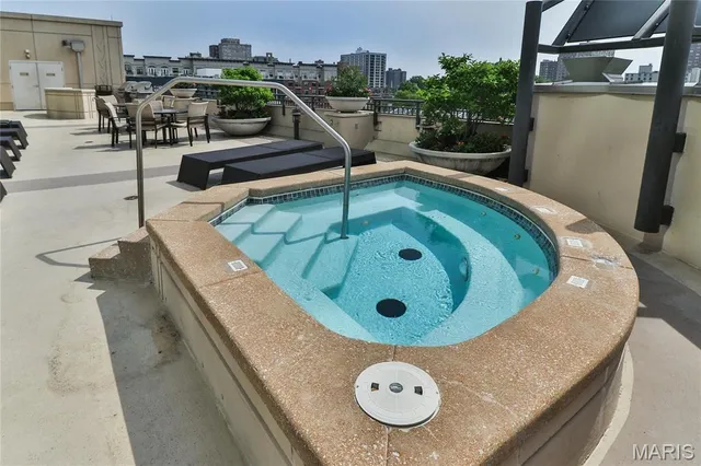 $699,000 | 4909 Laclede Avenue, Unit 1201, St. Louis, MO 63108