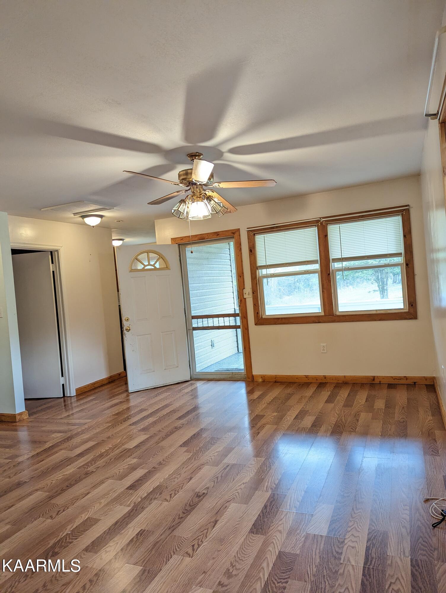218 Price Road Lancing, TN 37770 - Photo 17 of 22 Living Room