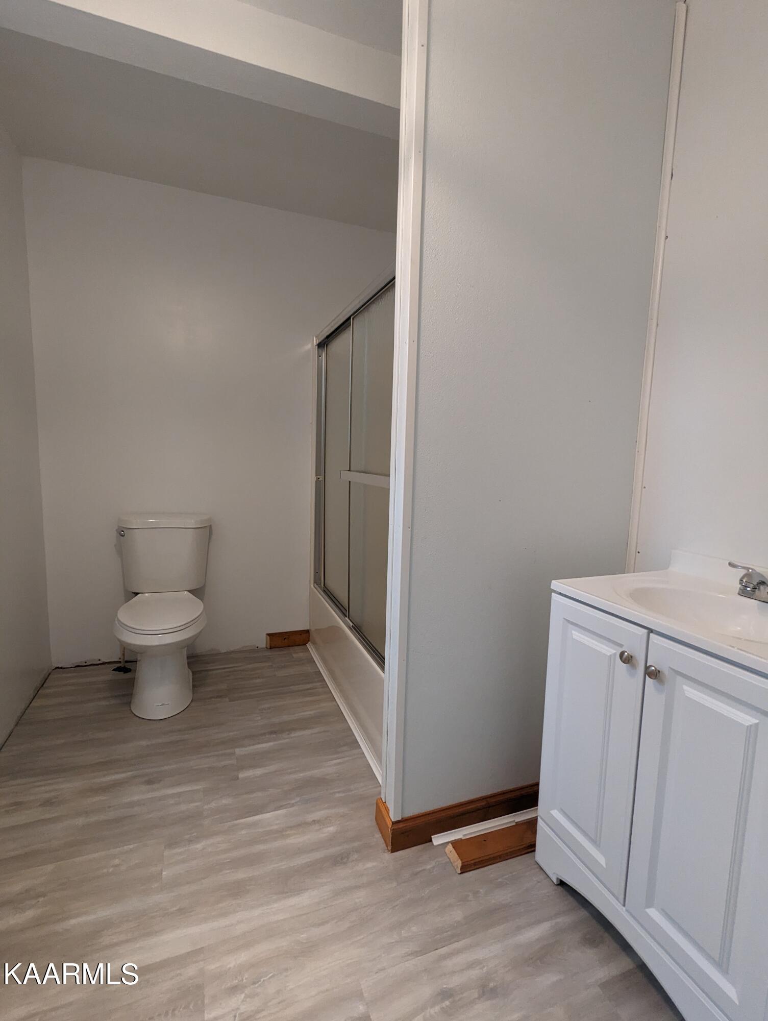 218 Price Road Lancing, TN 37770 - Photo 6 of 22 Ensuite Bathroom