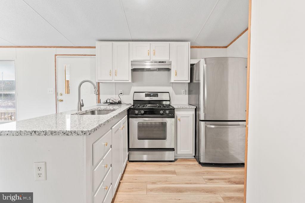 7227 Grand Brooks Road Spotsylvania, VA 22551 - Photo 3 of 47 Modern kitchen with sleek finishes.