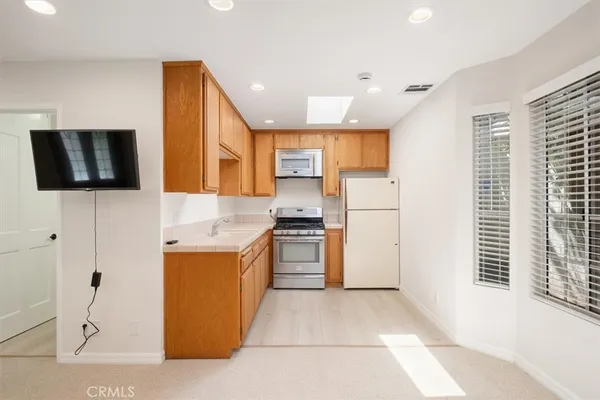 $12,900 | 3969 Longridge Avenue, Sherman Oaks, CA 91423