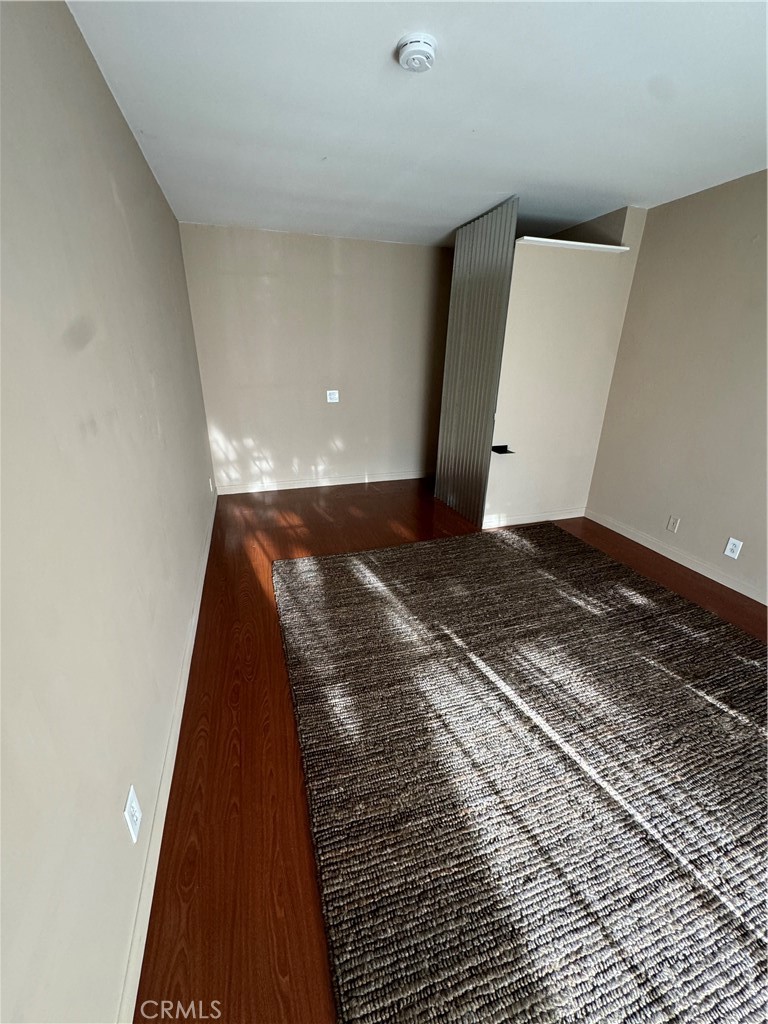 285 Garfield Avenue, Unit 3B Pasadena, CA 91101 - Photo 3 of 8 a view of a hallway