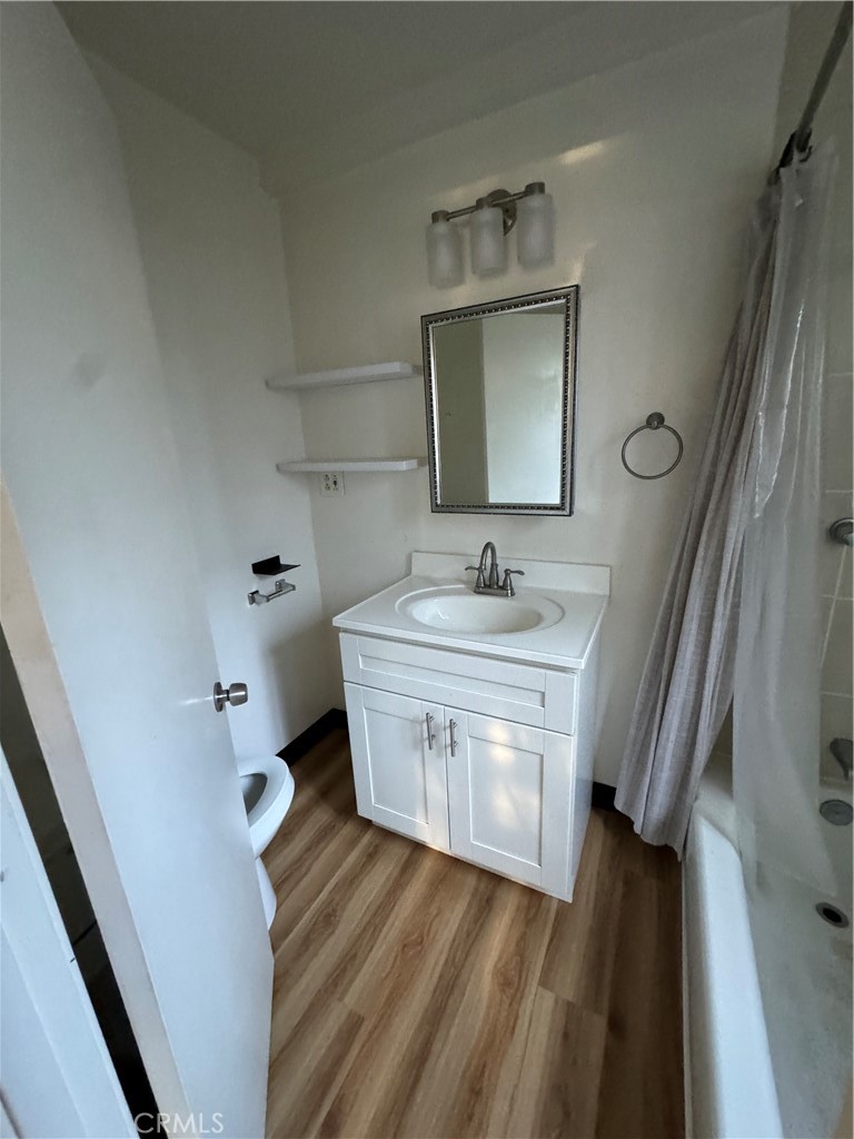 285 Garfield Avenue, Unit 3B Pasadena, CA 91101 - Photo 6 of 8 a bathroom with a sink a toilet and mirror