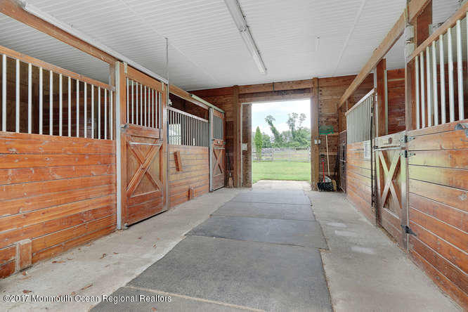 322 Adelphia Road Farmingdale, NJ 07727 - Photo 25 of 29 4 stall barn