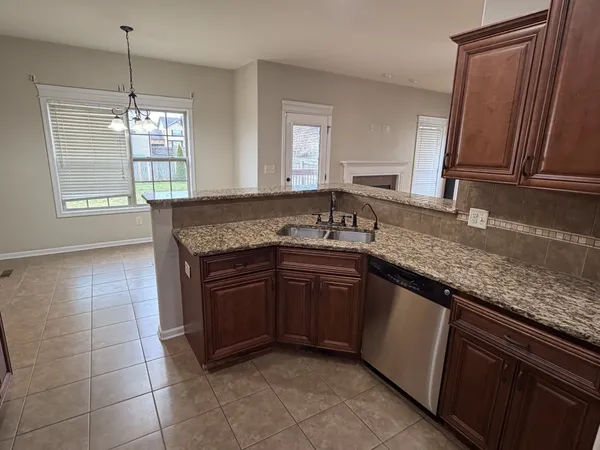$1,900 | 1825 Apache Way, Clarksville, TN 37042