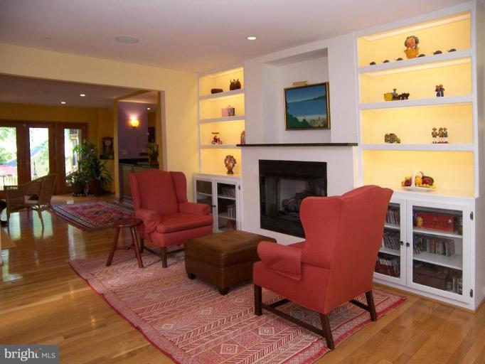 2804 Farm Road Alexandria, VA 22302 - Photo 18 of 20 Living Room #2