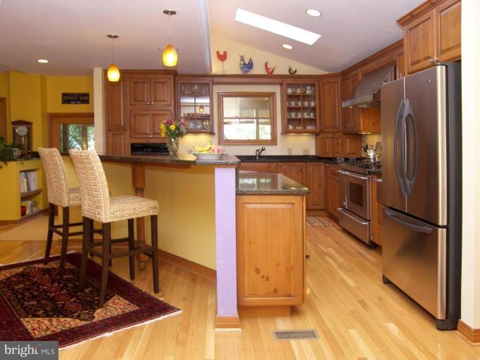 2804 Farm Road Alexandria, VA 22302 - Photo 5 of 20 Kitchen
