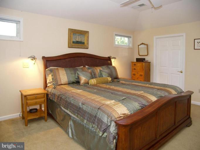 2804 Farm Road Alexandria, VA 22302 - Photo 7 of 20 Master Bedroom