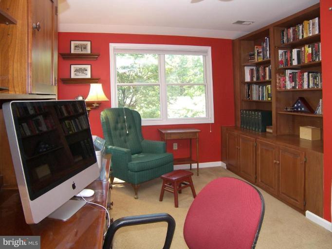 2804 Farm Road Alexandria, VA 22302 - Photo 9 of 20 Bedroom #2