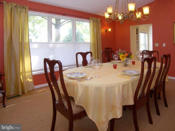 2804 Farm Road Alexandria, VA 22302 - Photo 10 of 20 Dining Room #2