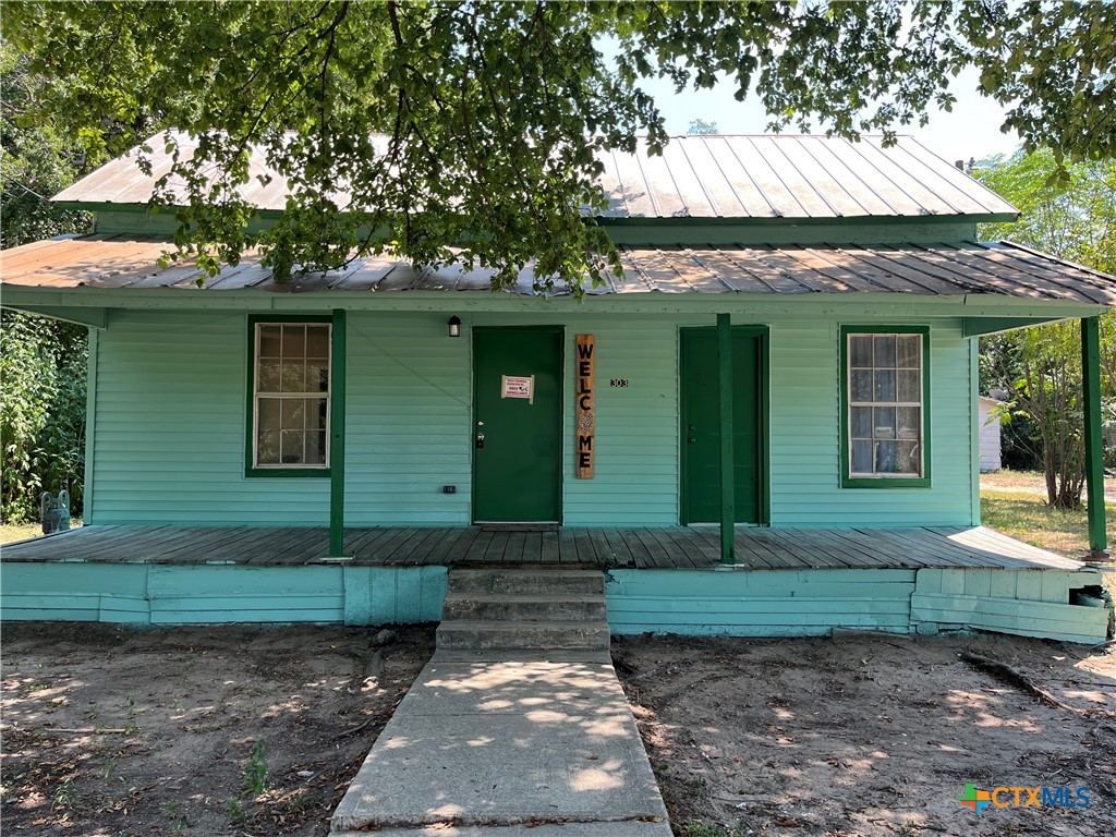 303 North Rusk Avenue Cameron, TX 76520 - Photo 1 of 1 Front of home