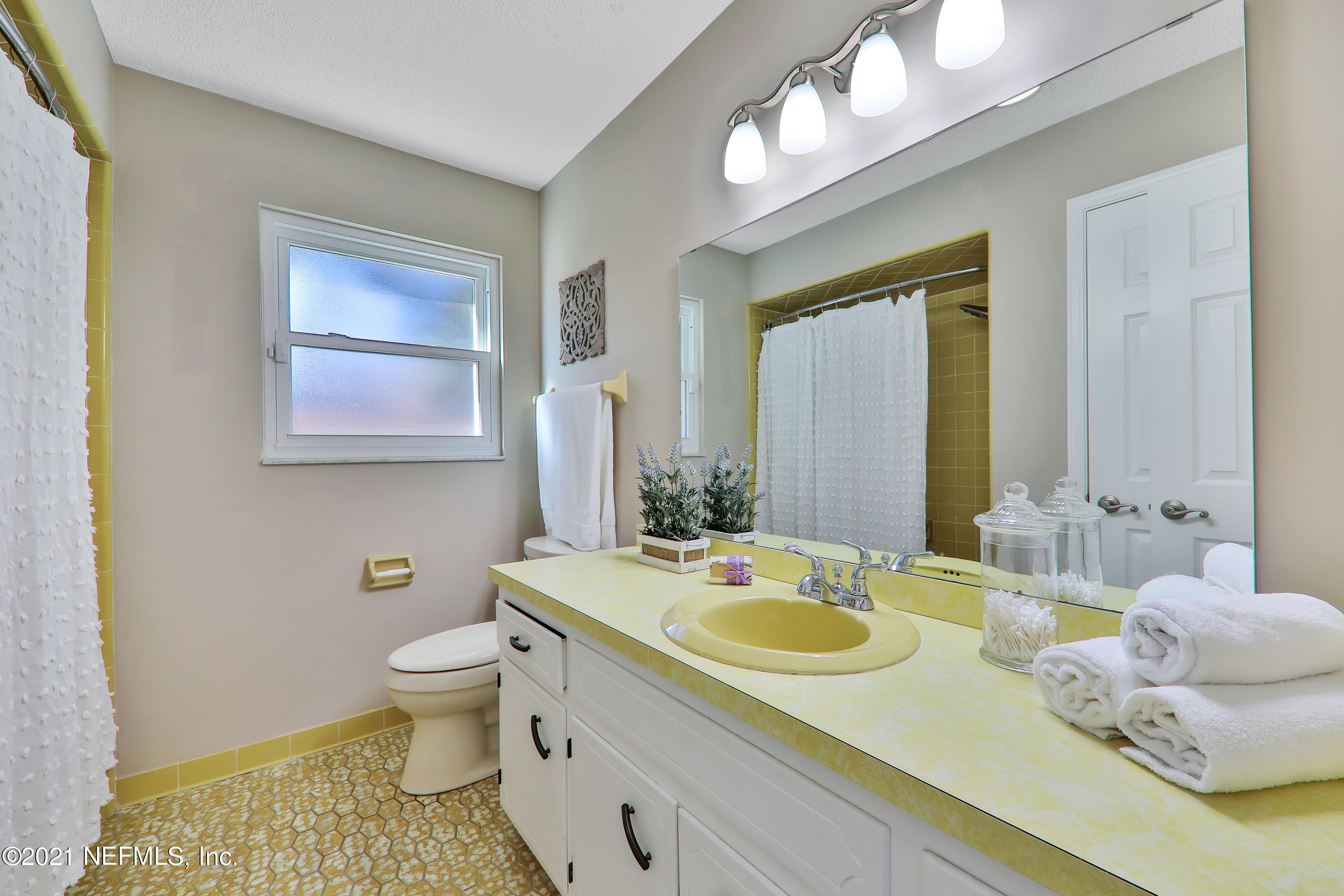 573 Rockingham Road Orange Park, FL 32073 - Photo 16 of 35 Guest Bathroom