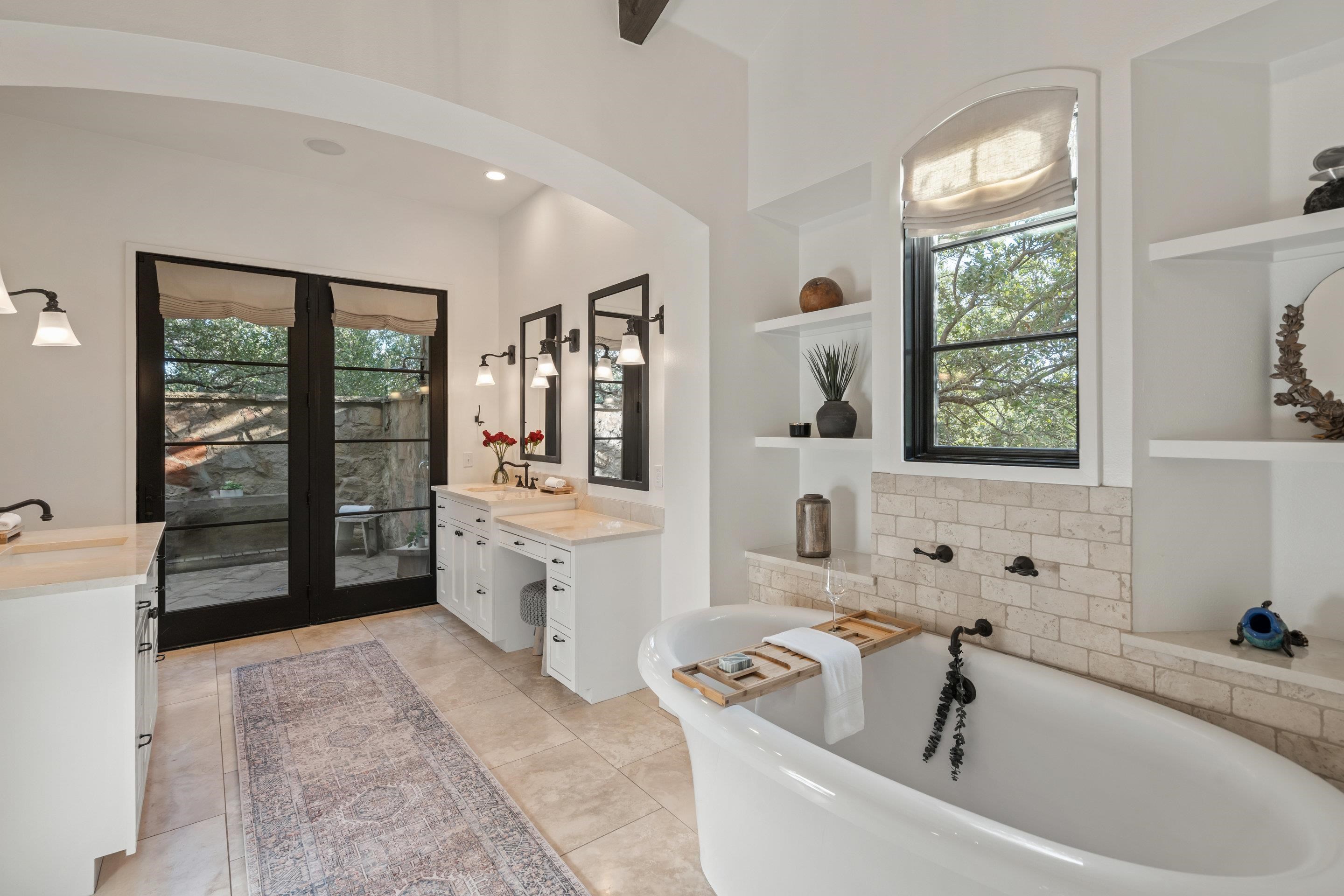 205 Hi Ridge Road Horseshoe Bay, TX 78657 - Photo 16 of 39 Gallery Image 16