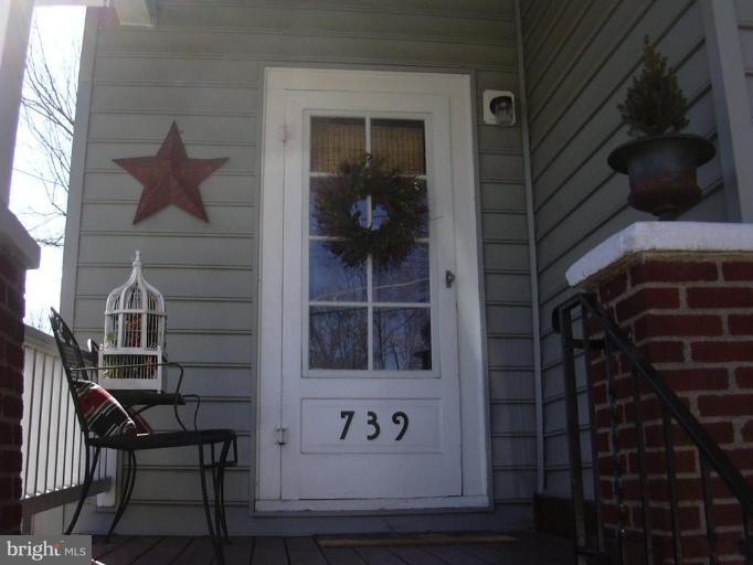 739 Overbrook Road Baltimore, MD 21212 - Photo 2 of 22 CHARMING FRONT PORCH