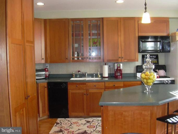 739 Overbrook Road Baltimore, MD 21212 - Photo 6 of 22 KITCHEN SPEAKS FOR ITSELF