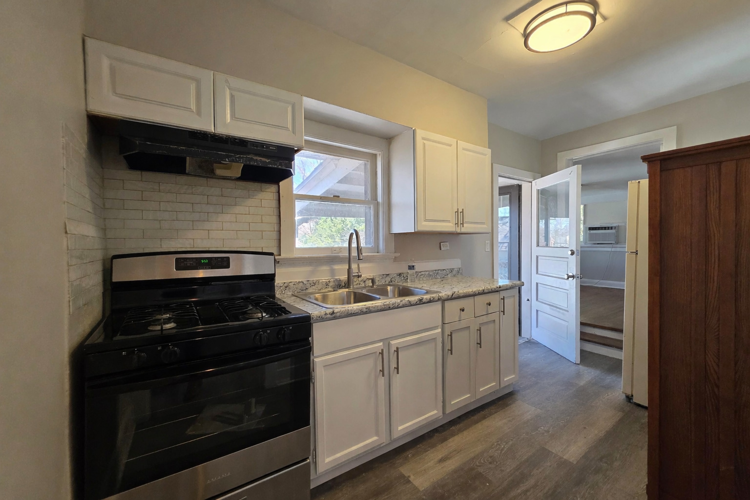 408 East Chicago Street Elgin, IL 60120 - Photo 2 of 15