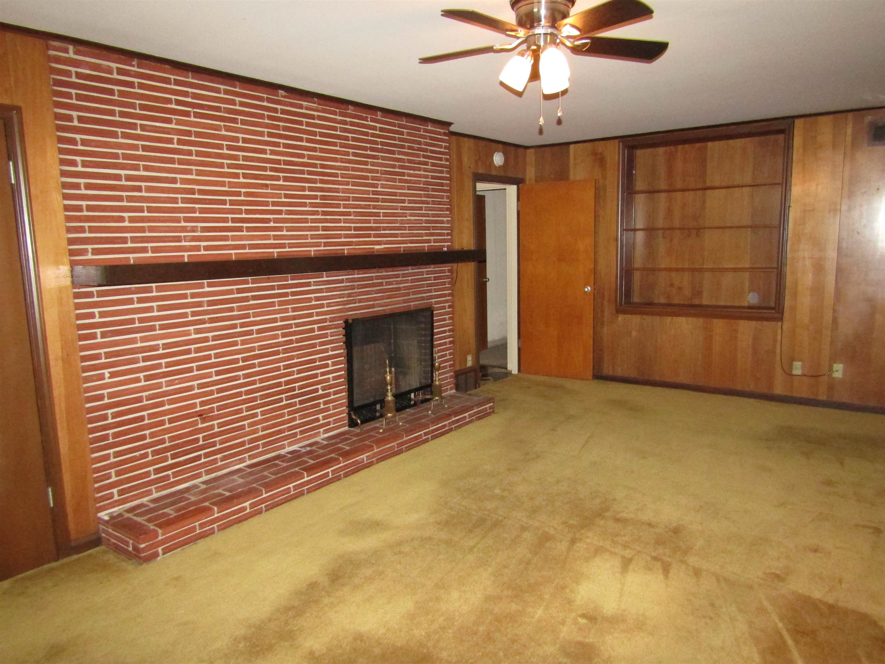 244 South Grove Park Road Memphis, TN 38117 - Photo 11 of 16 a view of empty room with ceiling fan