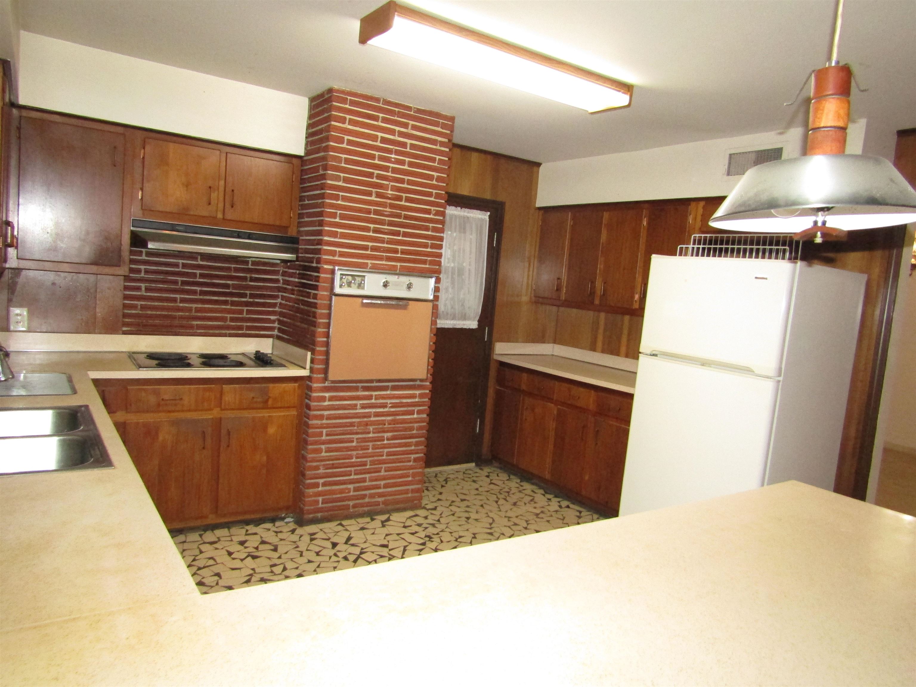 244 South Grove Park Road Memphis, TN 38117 - Photo 10 of 16 a kitchen with a refrigerator and stove